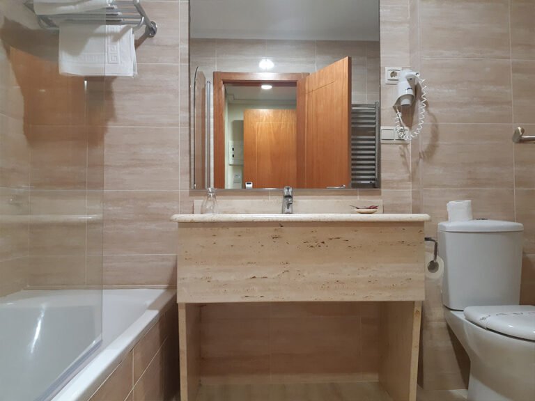 habitacion-doble-estandar-baño