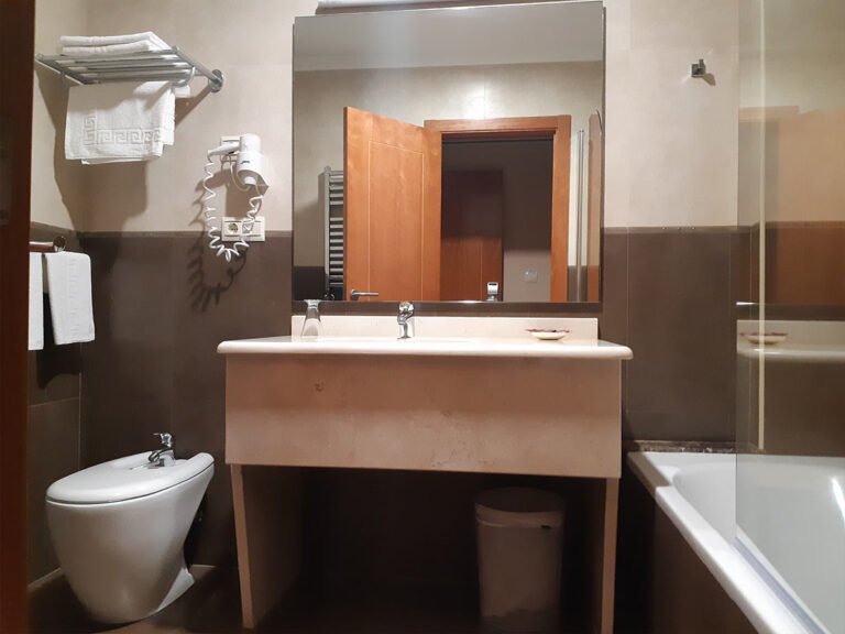 habitacion-doble-superior-baño